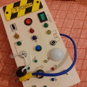 Clientul D***e a primit Placa Montessori Busy cu Lumini LED.