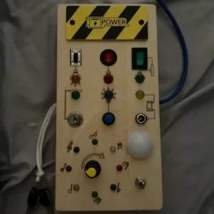Primit Tablă Ocupată Montessori cu Lumini LED de la clienta C***a.