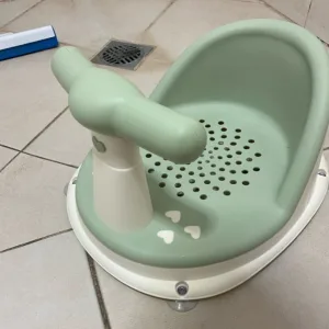 Scaun de baie pentru bebeluși anti-alunecare primit de la clientul L****e.