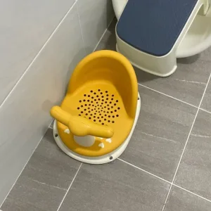 Scaun de baie pentru bebeluși anti-alunecare primit de la clientul M****e.