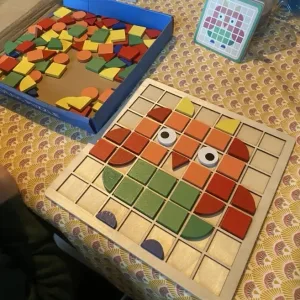 Primit Puzzle Mosaic cu Forme Geometrice din Lemn de la clientul K**e.