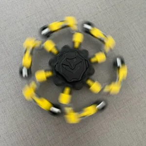 Primit Robot Transformabil Fidget Spinner de la clientul J***a.
