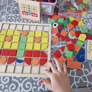Clientul E****y a primit Puzzle Geometric din Lemn cu Forme Mozaic.