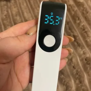 Primit Termometru digital infraroșu fără contact de la clientul T****a.