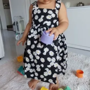 Rochie pentru fetițe, fără mâneci, cu imprimeu floral, primită de la clienta T***e.