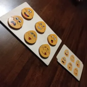 Clientul F***k a primit Jocul de Puzzle cu Potrivirea Emoțiilor.