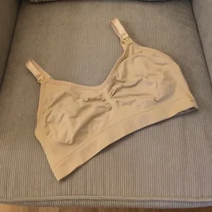 Sutien de alăptare primit de la clienta M***e.