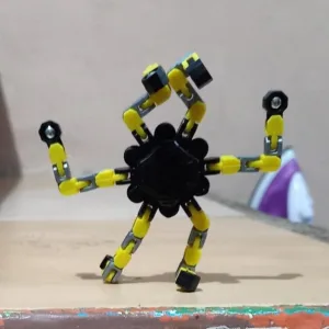 Primit Robot Transformabil Fidget Spinner de la clientul K****n.