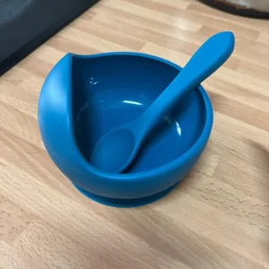 Silicon Suction Bowl cu linguriță primită de la clientul T***e.