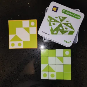 Primit Puzzle cu Blocuri Ascunse și Potrivire de Model de la clientul E****y.