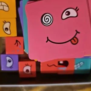 Am primit jocul de construcție cu blocuri de puzzle Expression cu clopoțel de la clientul O***p.