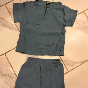 Set de haine pentru copii realizat din bumbac, tricou și pantaloni scurți, de la clientul M****n.