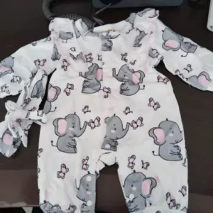 Am primit Salopeta cu Mâneci Lungi pentru Bebeluși și Bentiță de la clientul A***n.