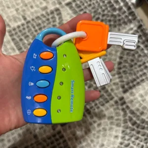 Primit Jucărie Muzicală cu Chei de Mașină pentru Bebeluși de la clientul N*****e.