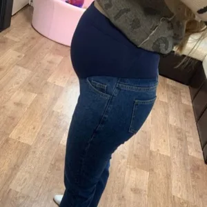 Am primit pantaloni de maternitate Over Bump Maternity Jeans de la clientul C****k.