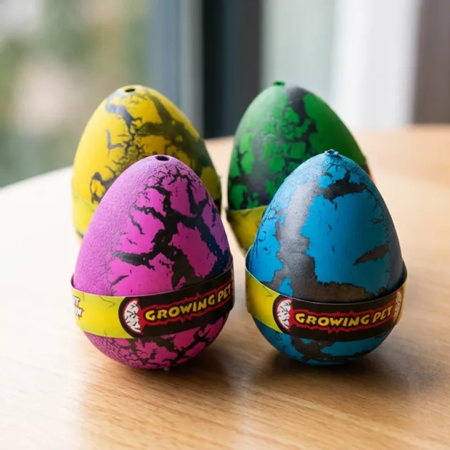 dinosaur egg, hatching dinosaur egg, dinosaur egg toy hatch in water, hatching dinosaur egg toy